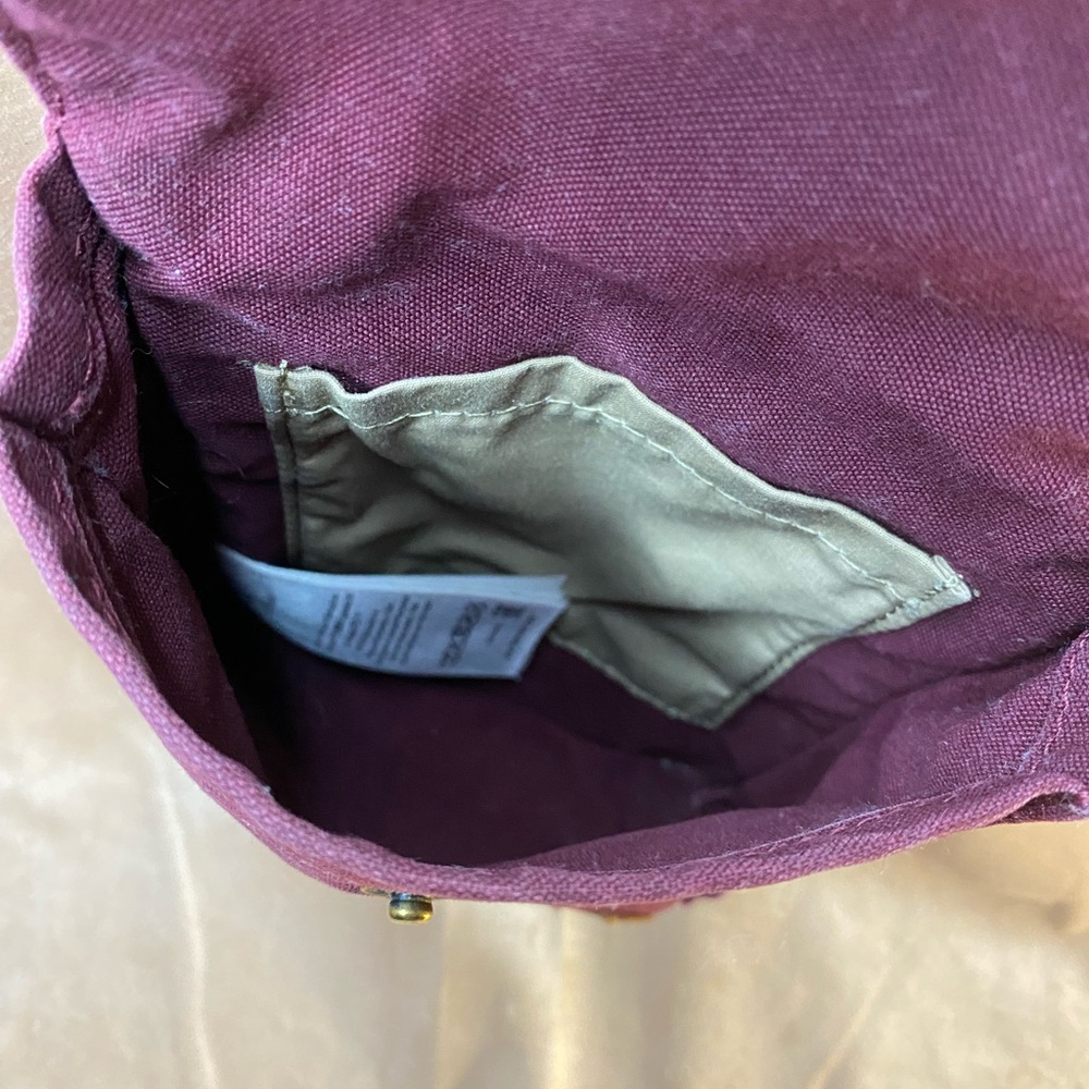 Fjallraven G-1000 Pocket Crossbody Shoulder Travel Bag in Plum - Picture 4 of 5